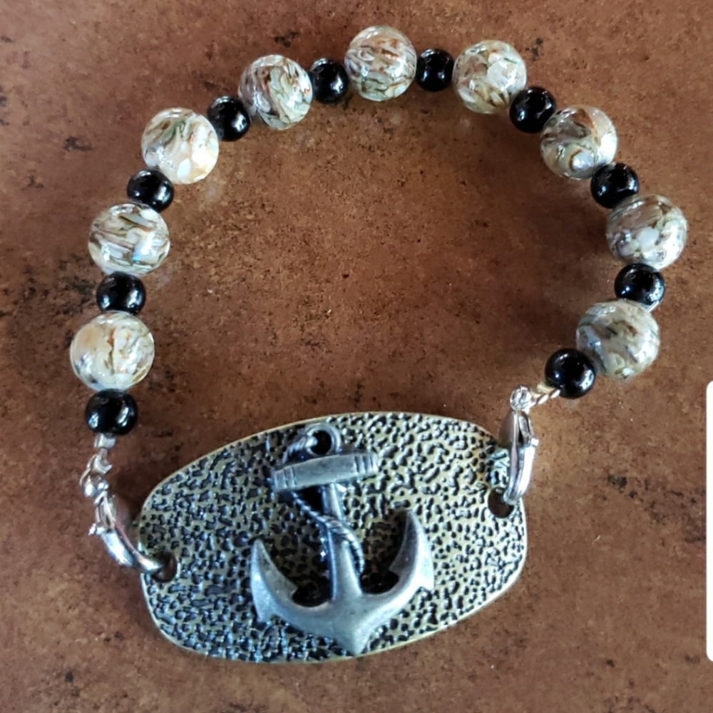 Anchor bracelet